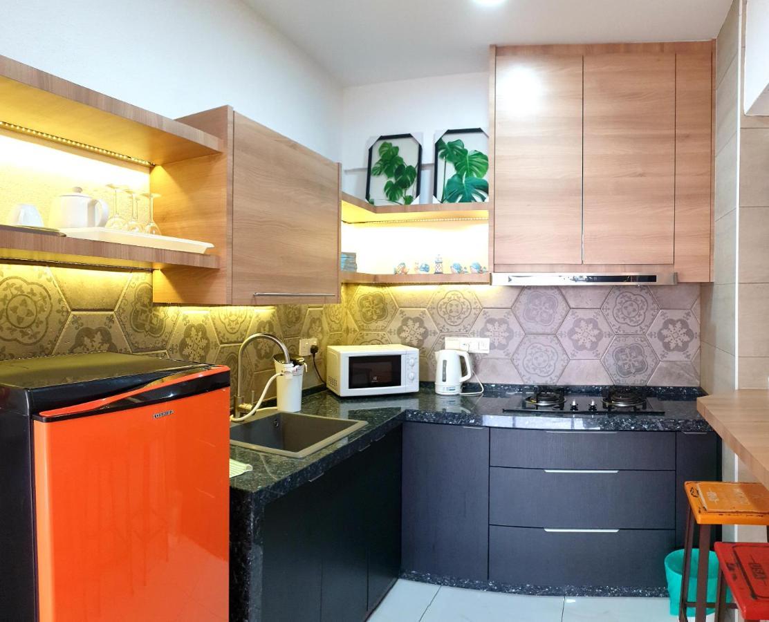 Sri Sayang By Coral Holiday Resort Бату Феринги Екстериор снимка