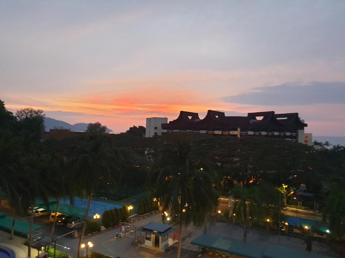 Sri Sayang By Coral Holiday Resort Бату Феринги Екстериор снимка