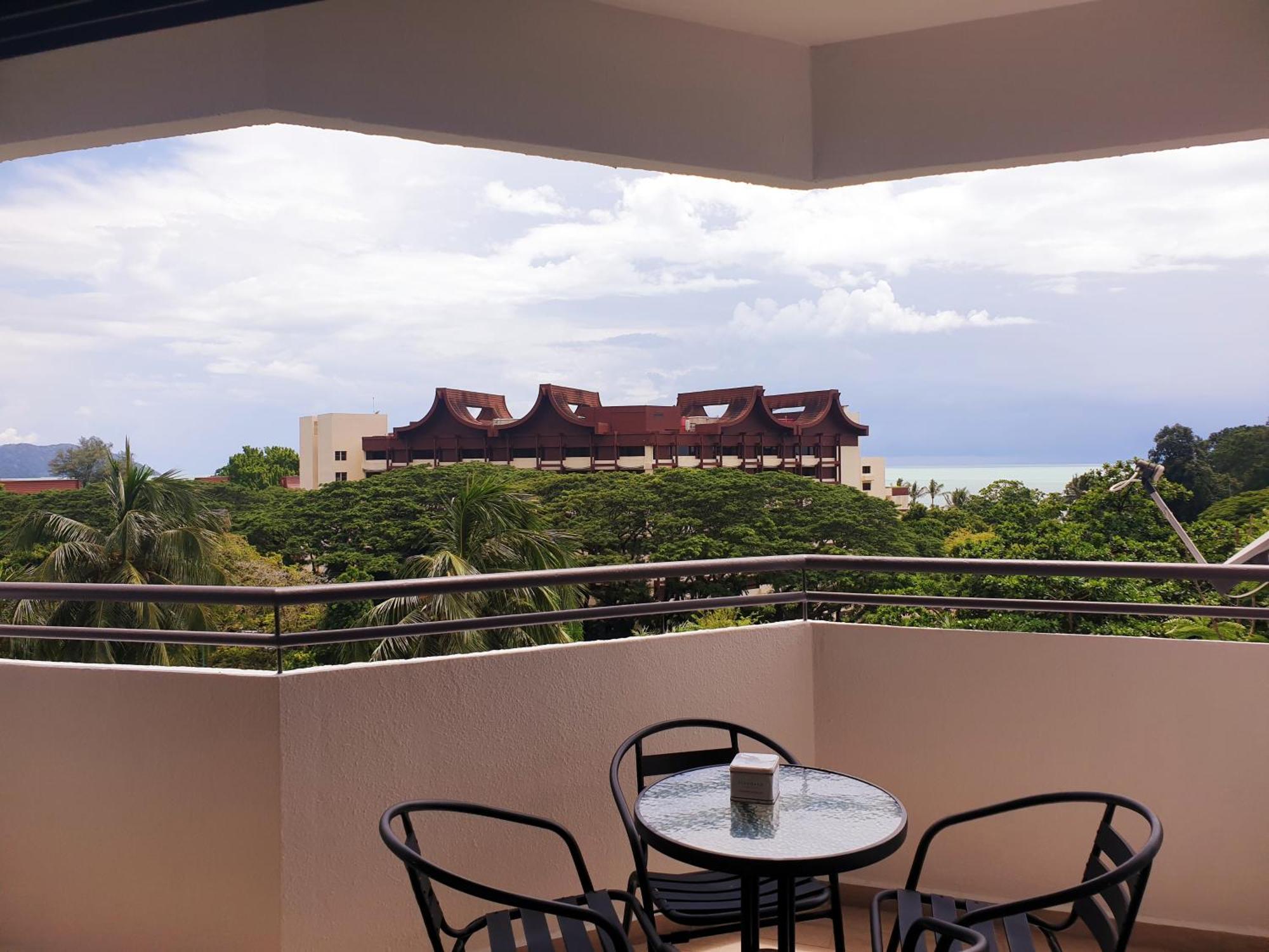 Sri Sayang By Coral Holiday Resort Бату Феринги Екстериор снимка