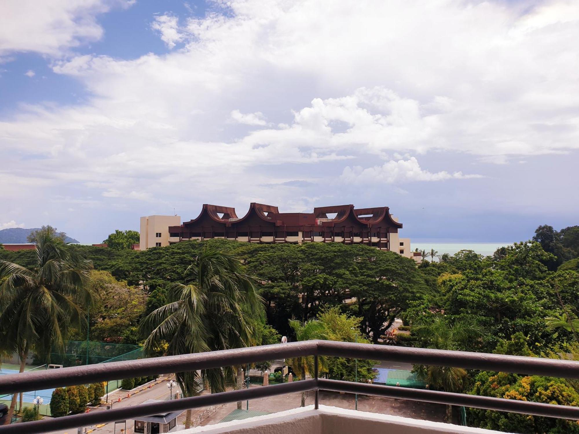 Sri Sayang By Coral Holiday Resort Бату Феринги Екстериор снимка