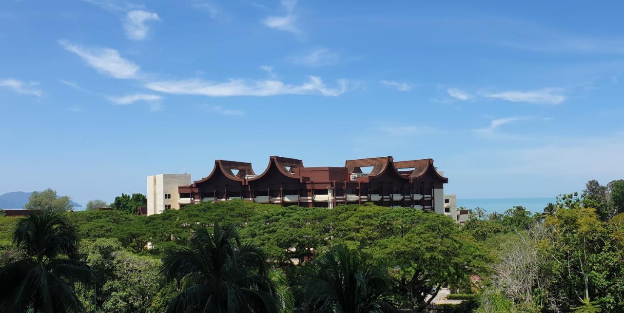 Sri Sayang By Coral Holiday Resort Бату Феринги Екстериор снимка